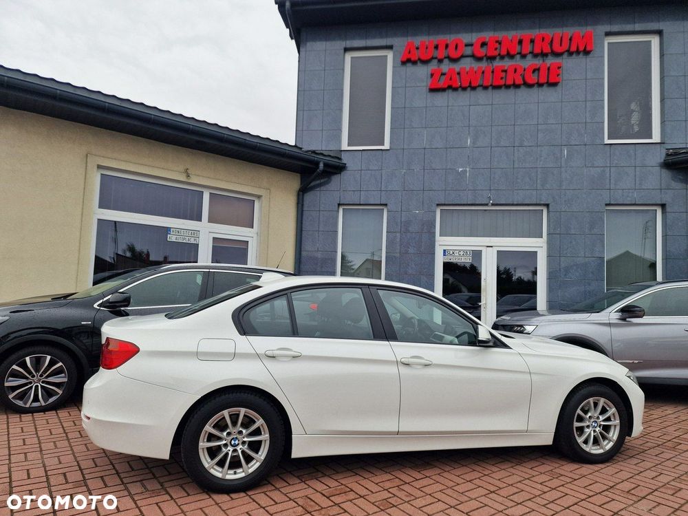 BMW Seria 3 320d xDrive - 13