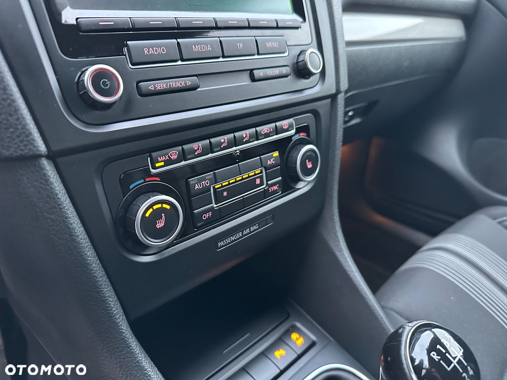 Volkswagen Golf 1.6 TDI DPF BlueMotion Technology MATCH - 17