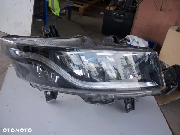 Iveco S-Way lampa przednia prawa full  LED 5802905483