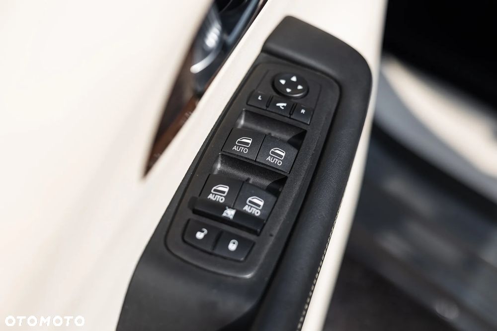 Chrysler Pacifica - 25
