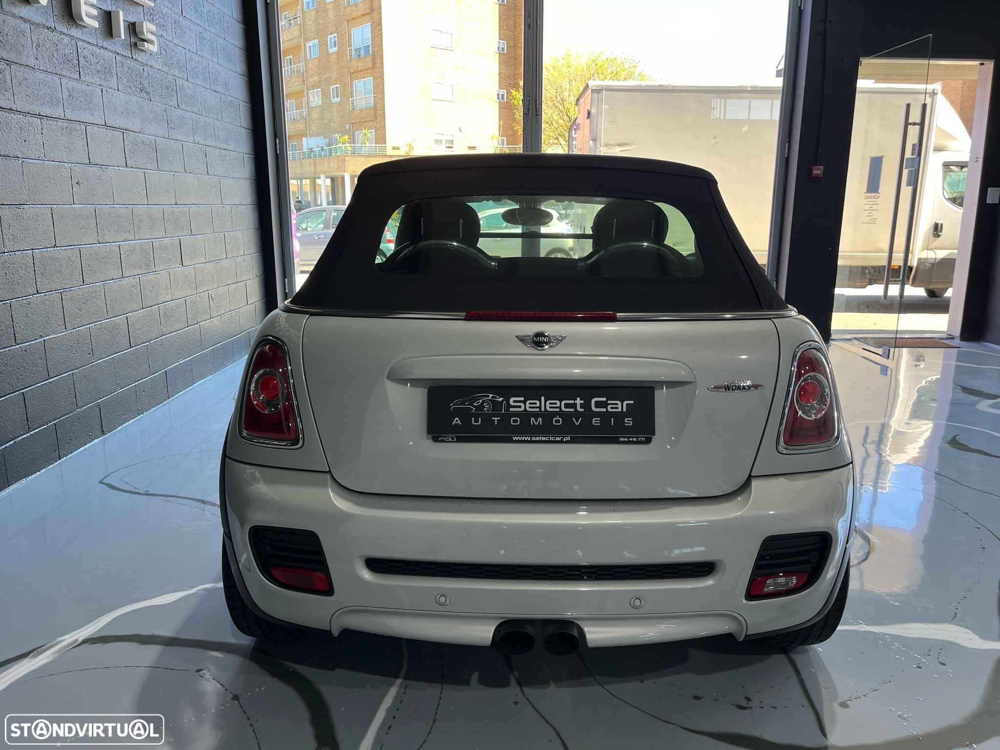 MINI Cabrio John Cooper Works - 9