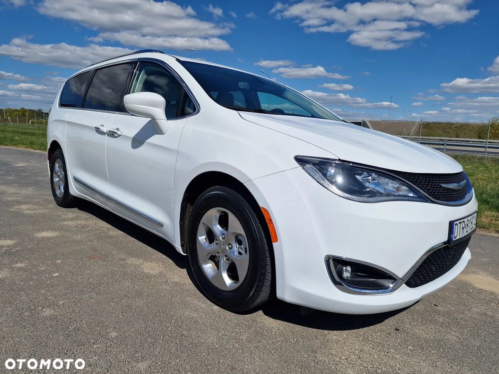 Chrysler Pacifica - 9