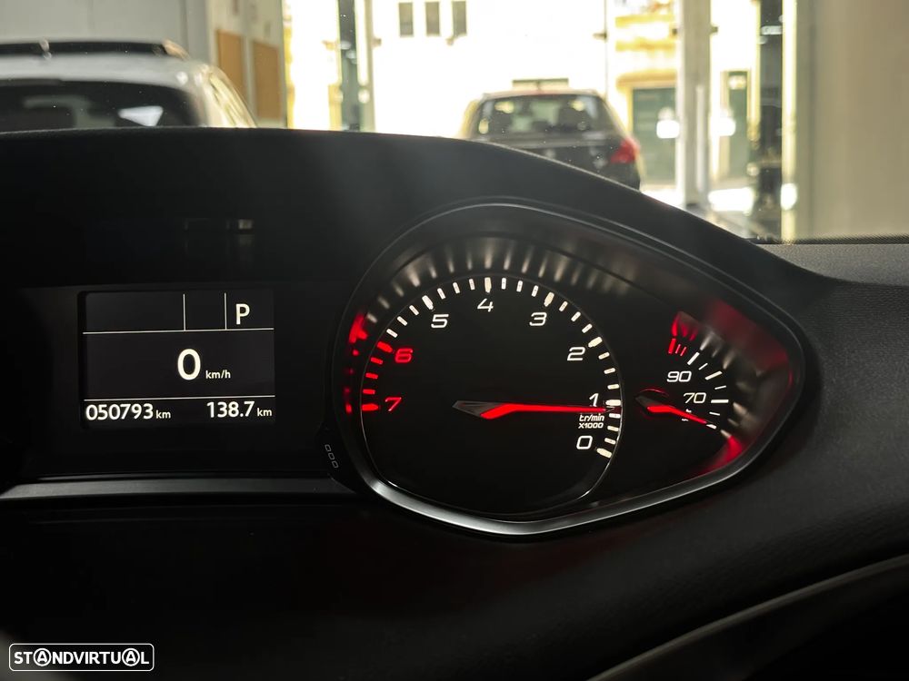 Peugeot 308 PureTech 130 GPF EAT8 Stop & Start Tech Edition - 23