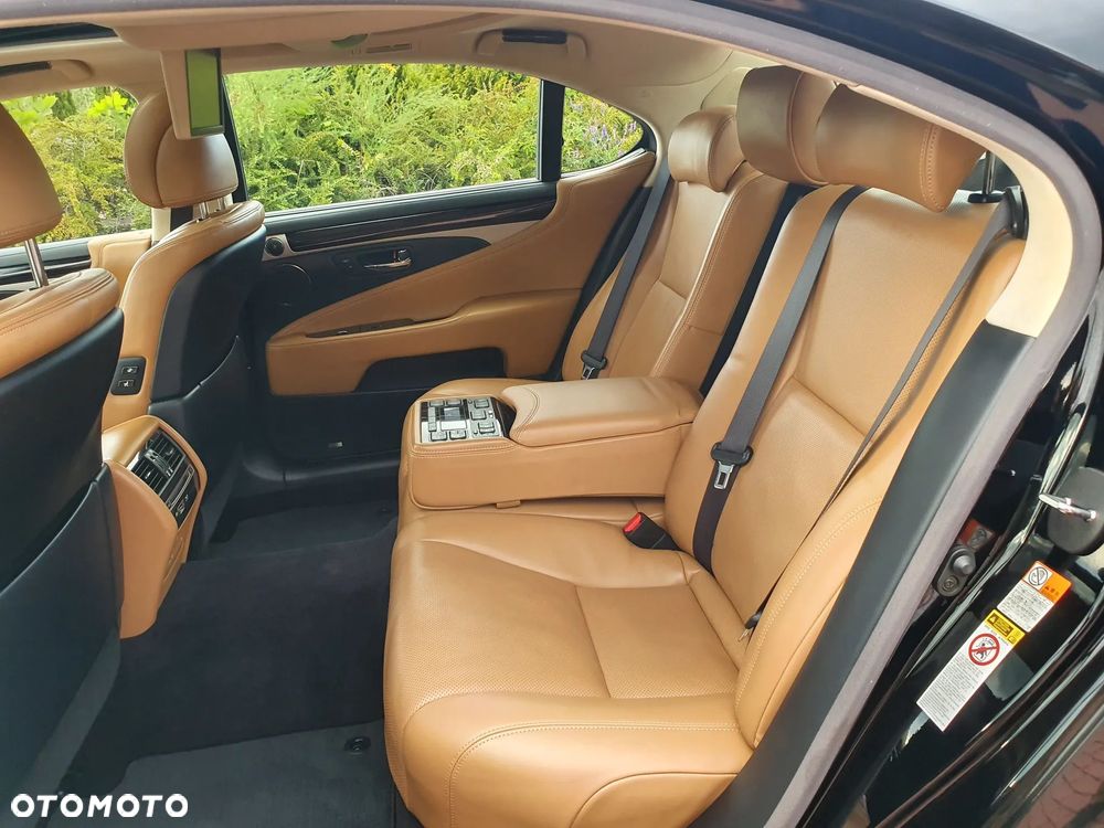 Lexus LS - 14