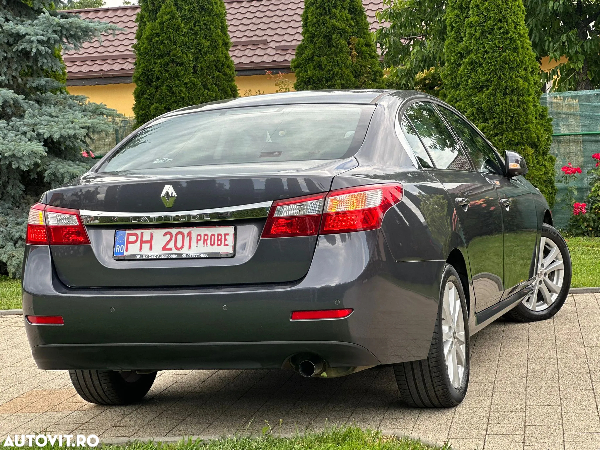 Renault Latitude 2.0 dCi Luxury - 4