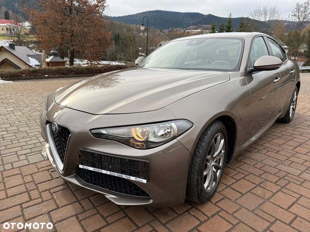 Alfa Romeo Giulia 2.2 - 3