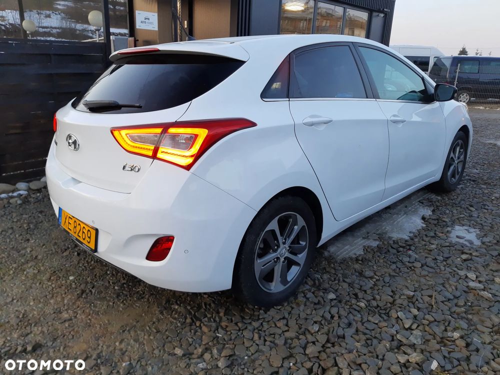 Hyundai i30 blue 1.6 CRDi Passion - 4