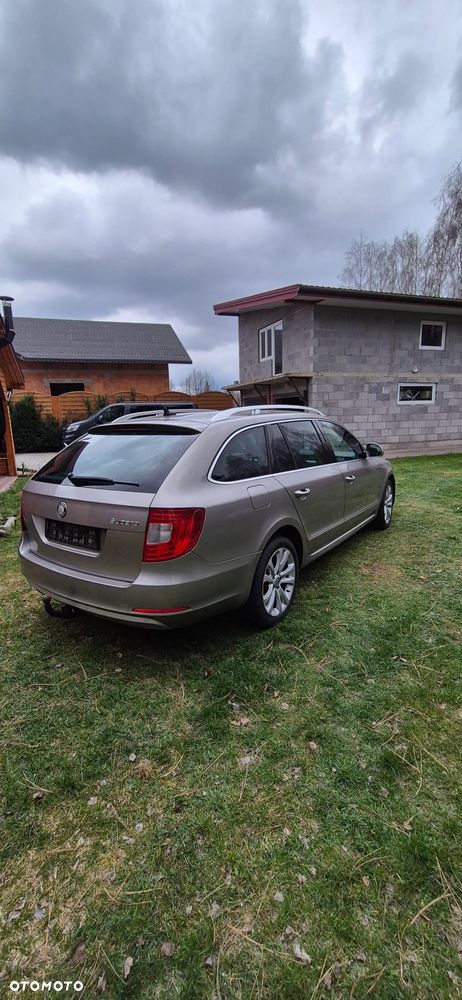 Skoda Superb 2.0 TDI DPF Elegance - 8