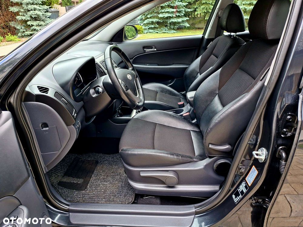 Hyundai i30 i30cw 1.6 CRDi FIFA WM Edition - 6