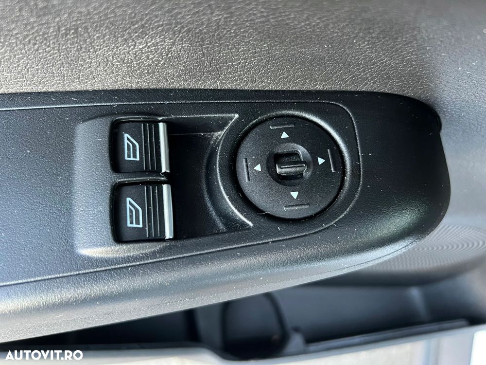 Ford Courier Van - 25