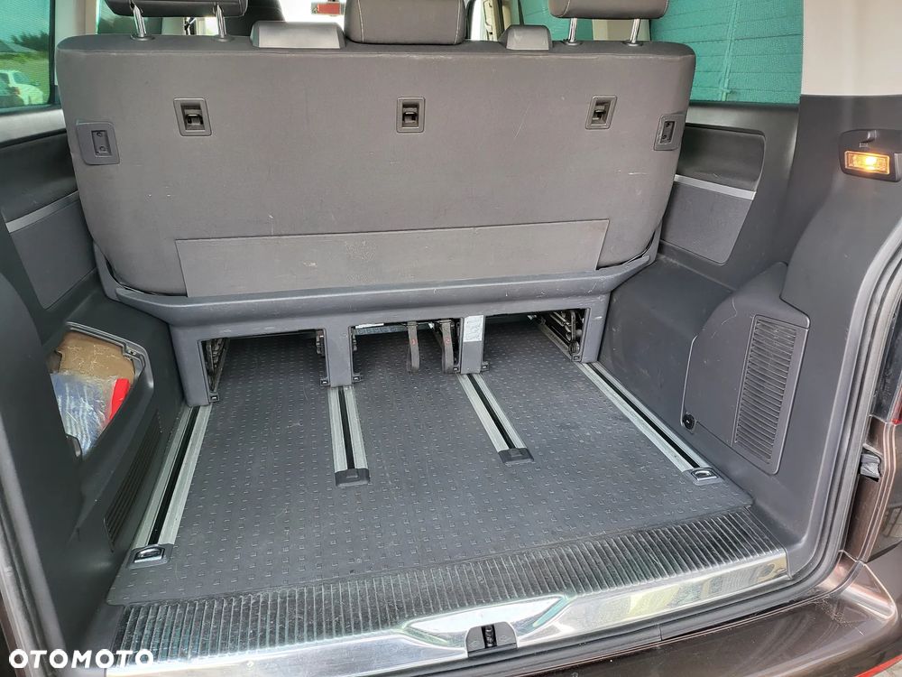 Volkswagen Multivan - 17
