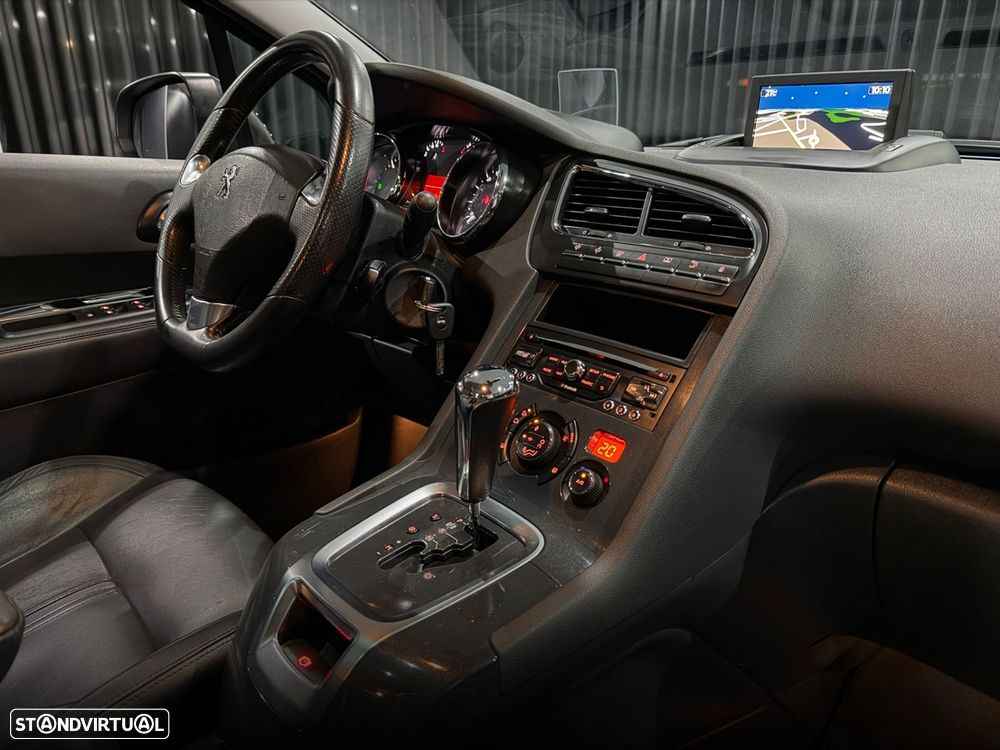 Peugeot 5008 1.6 BlueHDi Allure EAT6 - 32