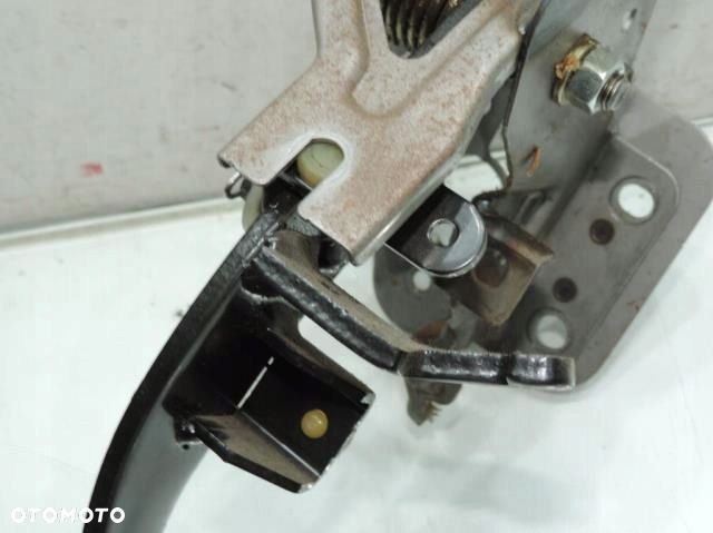 PEDAŁ SPRZĘGŁA KIA CARENS III 2.0 CRDI - 5