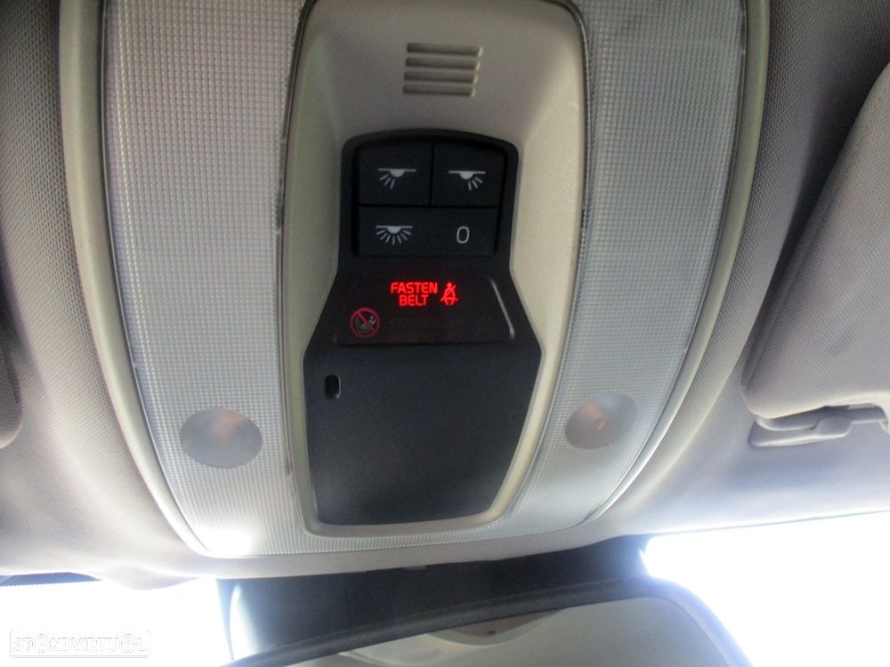 Volvo V60 DRIVe Momentum - 32