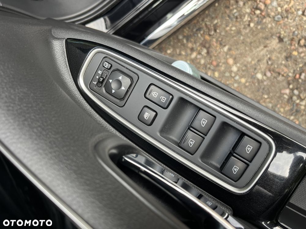 Mitsubishi Outlander Instyle NAVI + - 24
