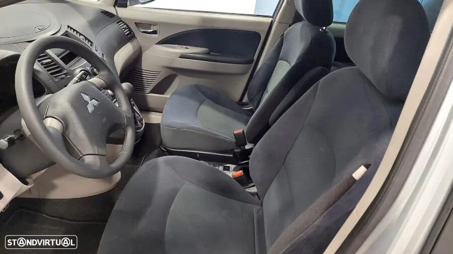 Mitsubishi Grandis - 19