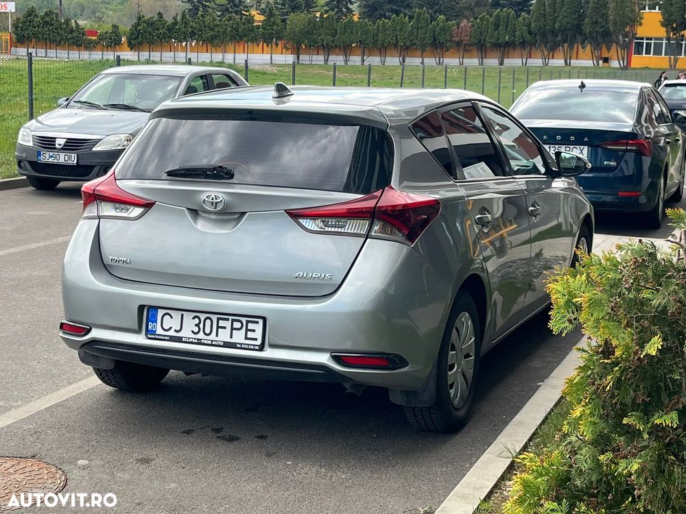 Toyota Auris 1.33 Dual VVT-i Terra - 1