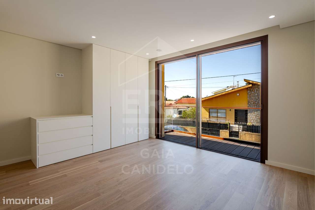 Moradia T4 de Luxo com 4 Frentes, Piscina e Jardim - Grande imagem: 5/44