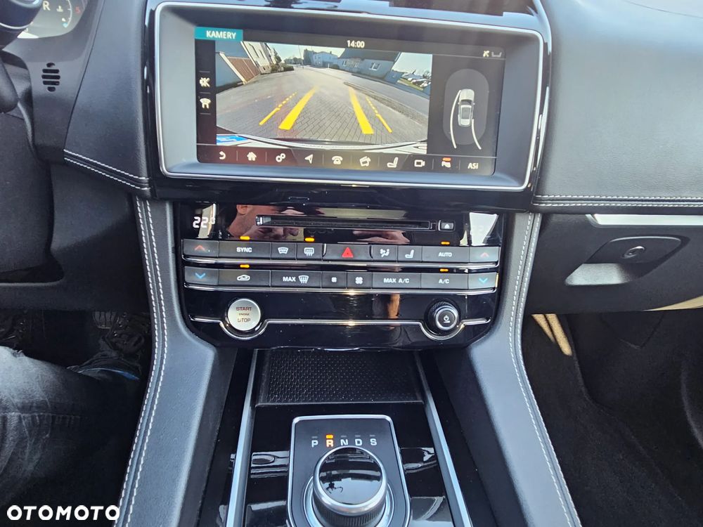 Jaguar F-Pace 2.0 i4D AWD R-Sport - 16