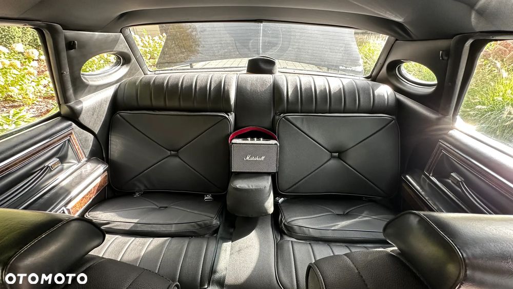 Lincoln Town Car - 17