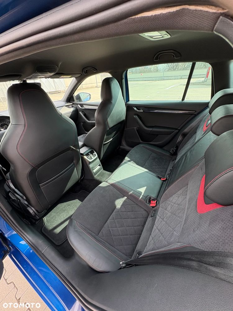 Skoda Octavia 2.0 TDI DSG RS - 19