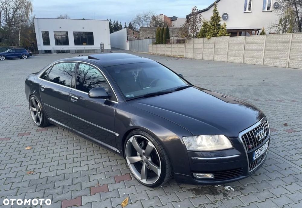 Audi A8 4.2 L Quattro - 5
