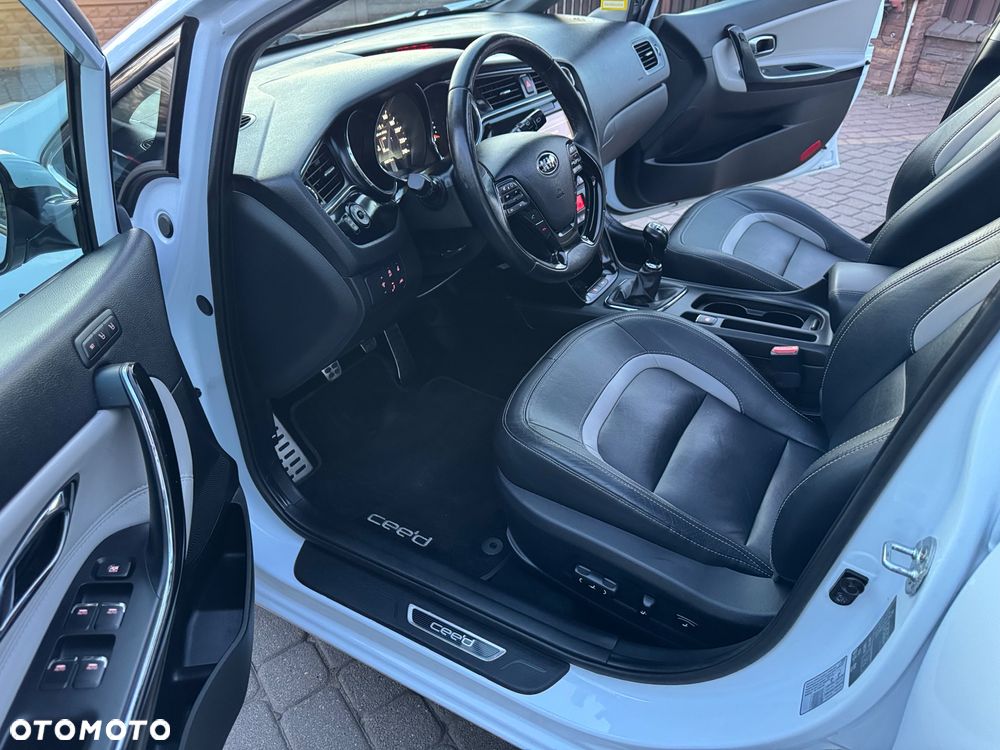 Kia Ceed 1.6 CRDi 136 ISG Platinum Edition - 15