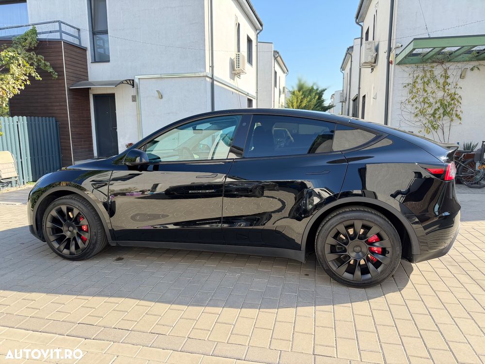 Tesla Model Y - 9