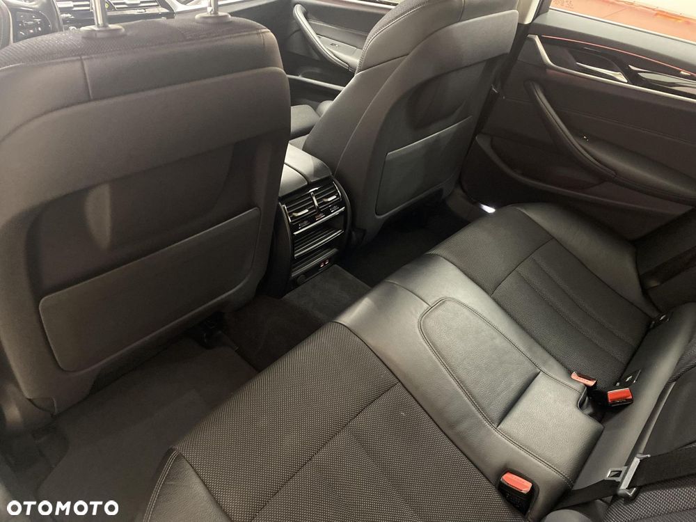 BMW Seria 5 518d - 11