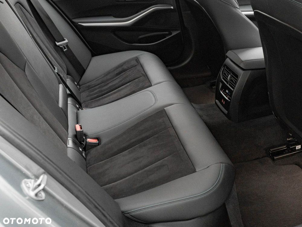 BMW Seria 3 318d M Sport - 29