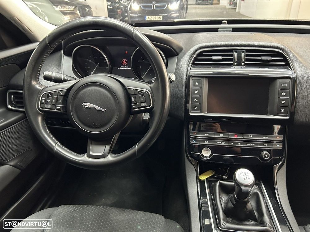 Jaguar XE 2.0 D Prestige - 14
