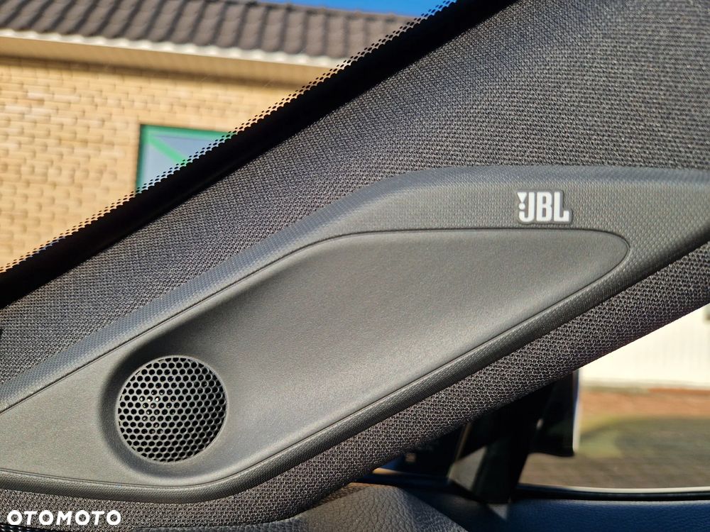 Toyota RAV4 2.5 Hybrid Black Edition by JBL 4x4 - 12