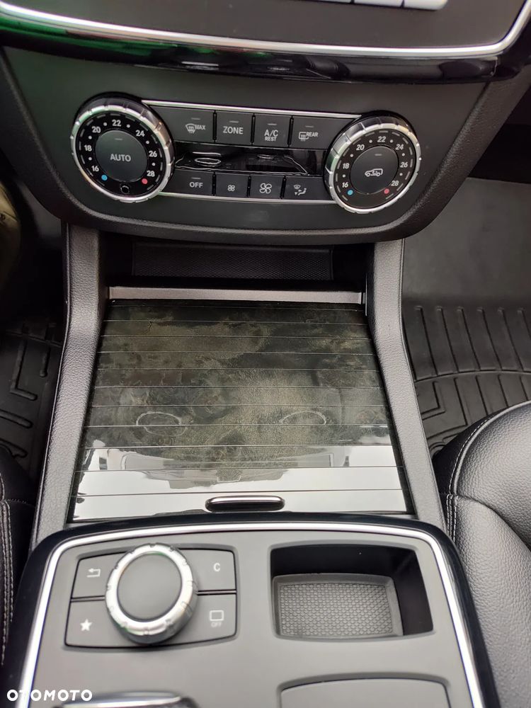 Mercedes-Benz GLE 250 d 4-Matic - 24