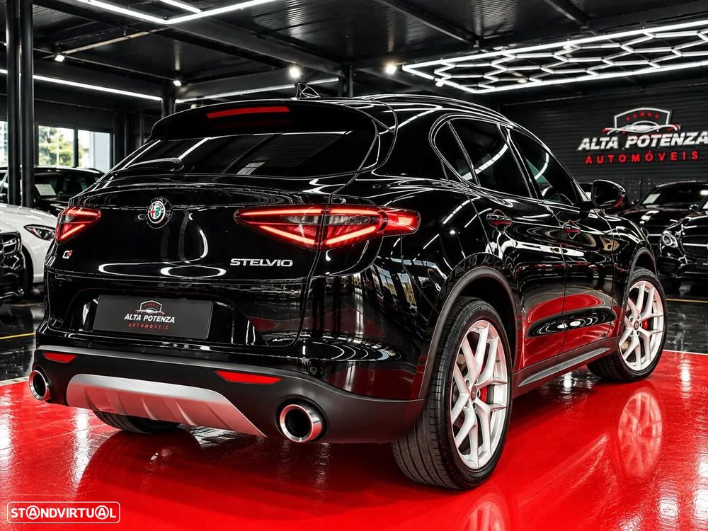 Alfa Romeo Stelvio - 4