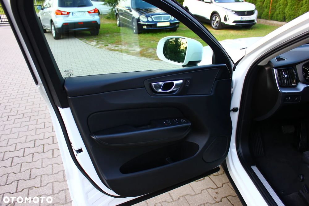 Volvo XC 60 D4 Momentum Pro - 34