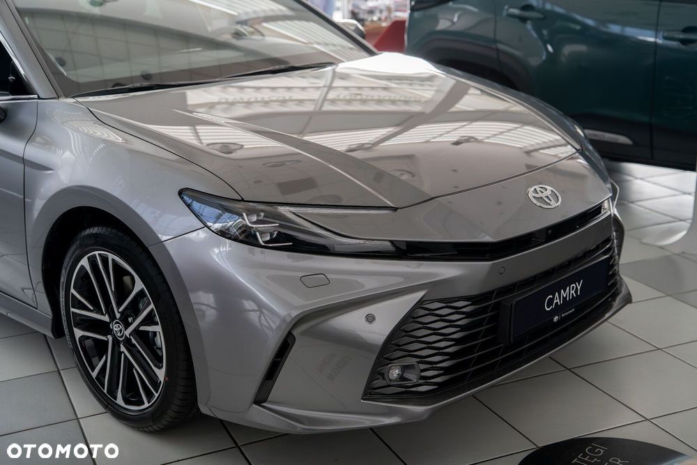 Toyota Camry - 5