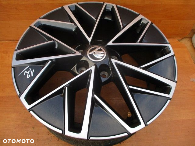 SKODA OCTAVIA IV FELGA 7 x 17 ET46 5E3601025 - 9