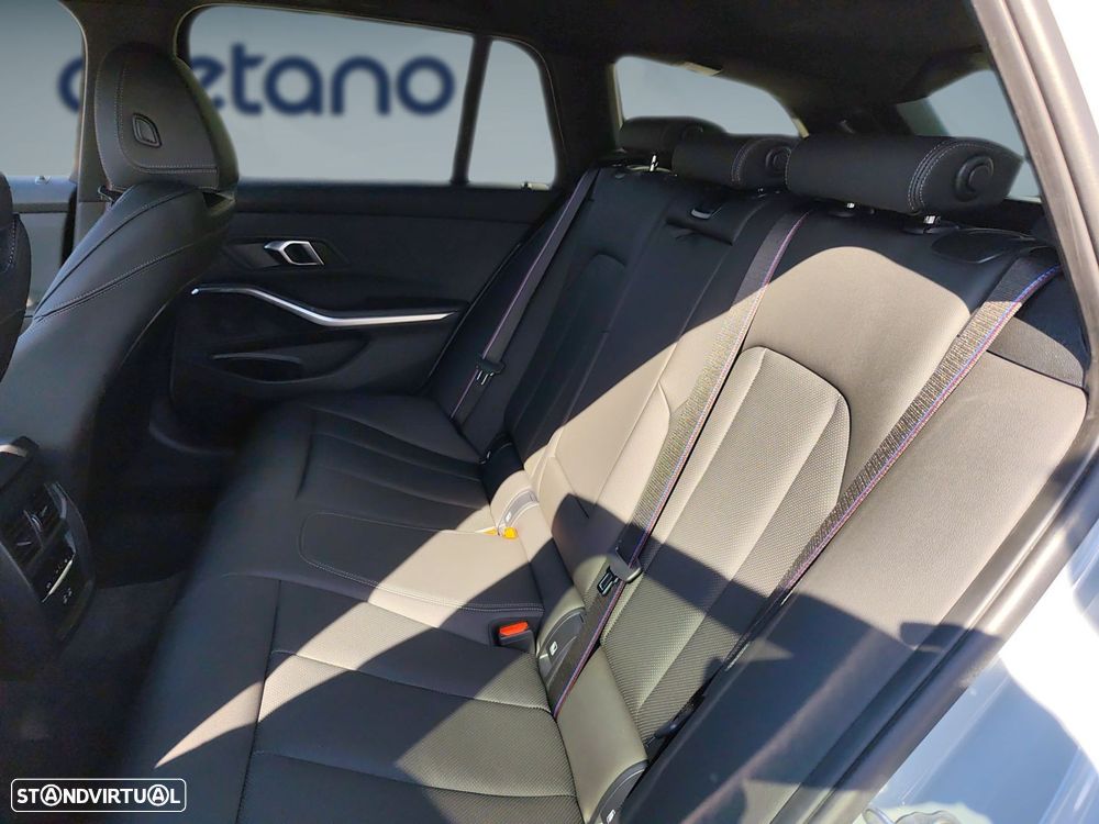 BMW 320 d Pack Desportivo M Pro Auto - 14