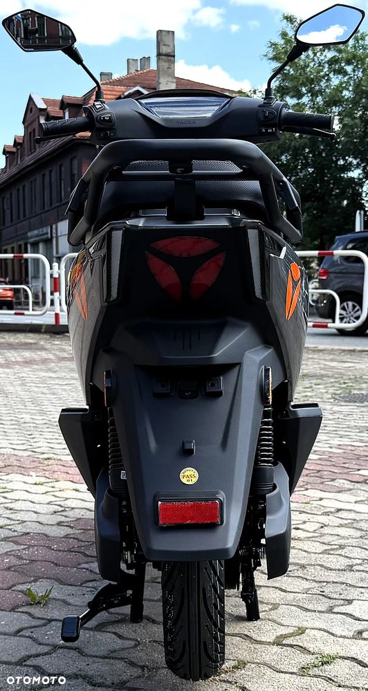 Yadea C-line - 18