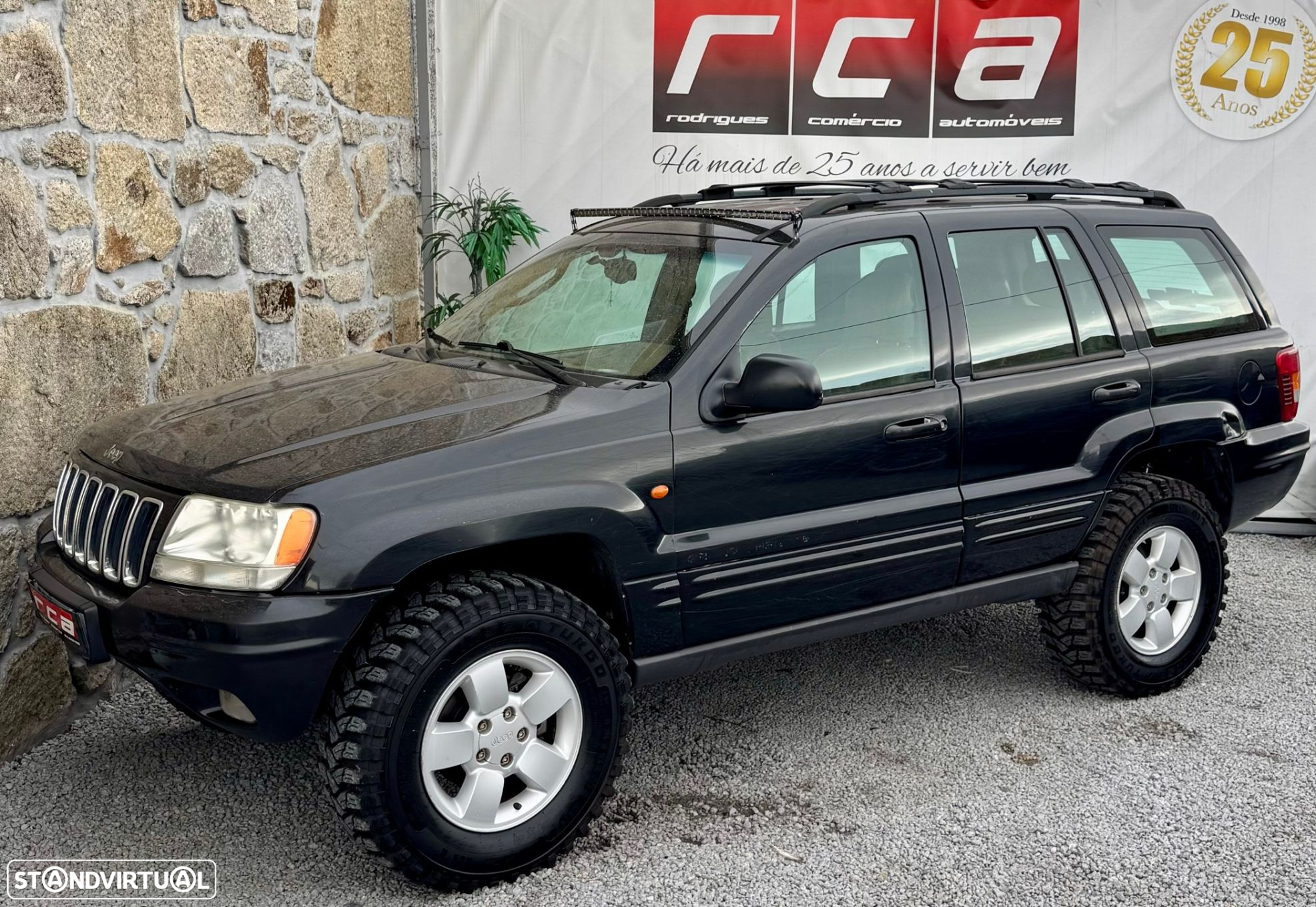 Jeep Grand Cherokee - 32