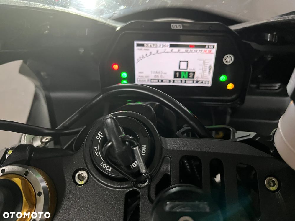 Yamaha R1 - 7