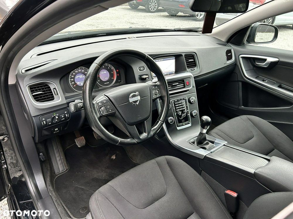 Volvo V60 D2 Momentum - 10