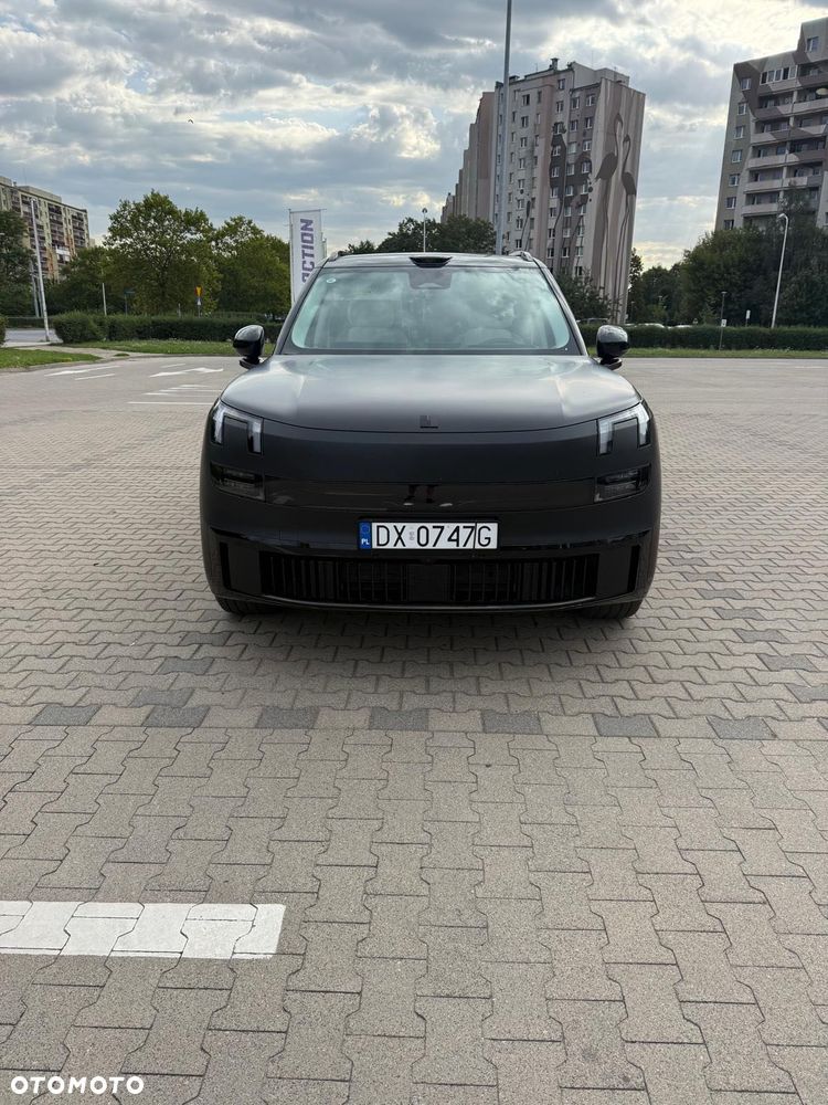 Lynk & Co 900 - 4