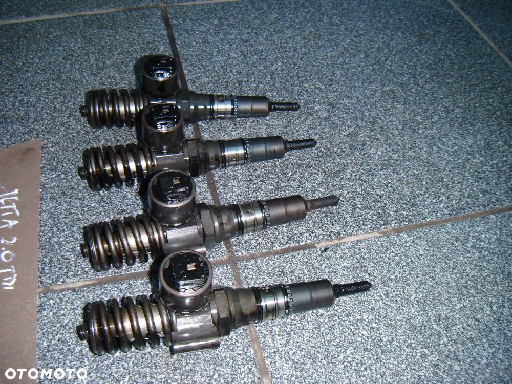vw jetta III 07r  golf v 2.0 tdi pompowtryski komplet  03g130073g - 2