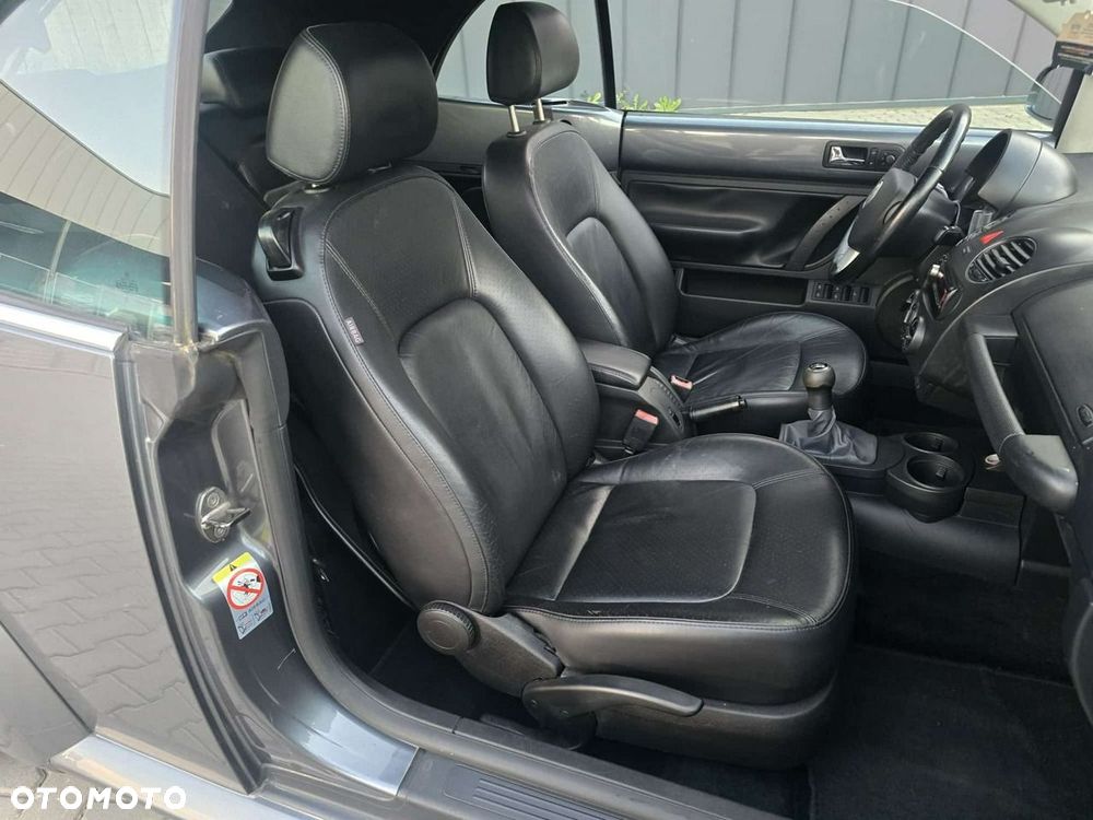 Volkswagen New Beetle - 33