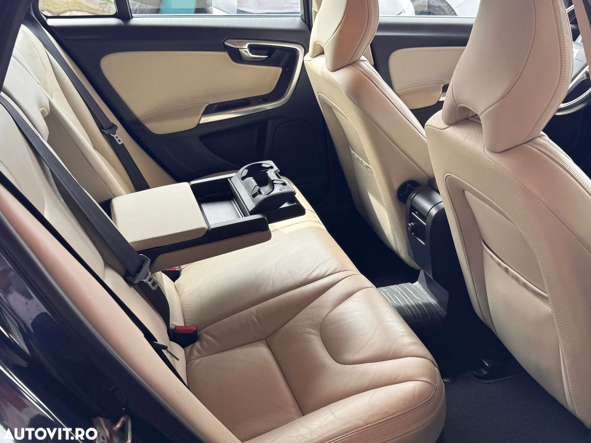 Volvo V60 D6 Plug-In-Hybrid AWD Geartronic Summum - 20