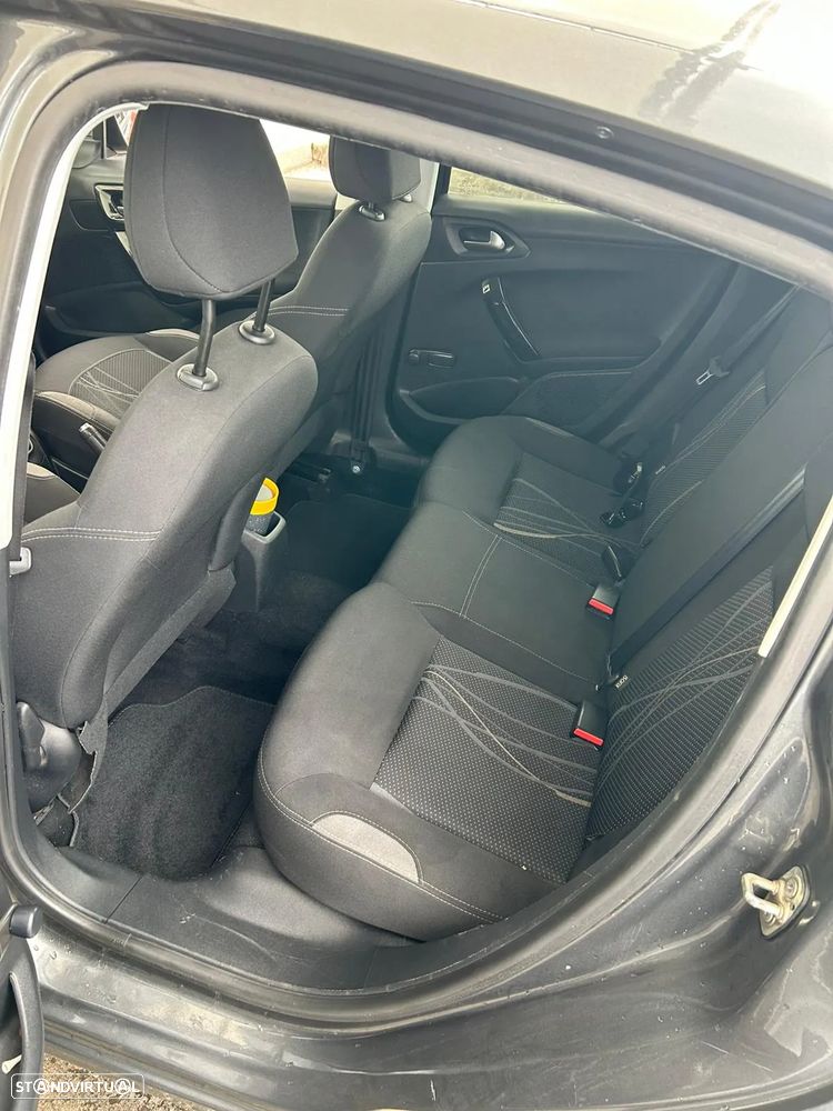 Peugeot 208 1.2 PureTech Active - 10