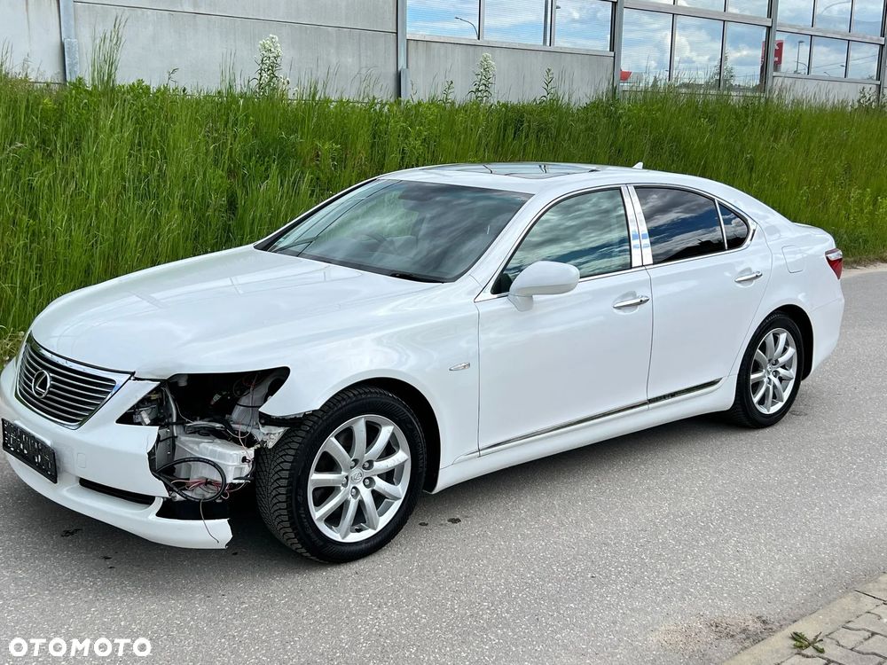Lexus LS - 21