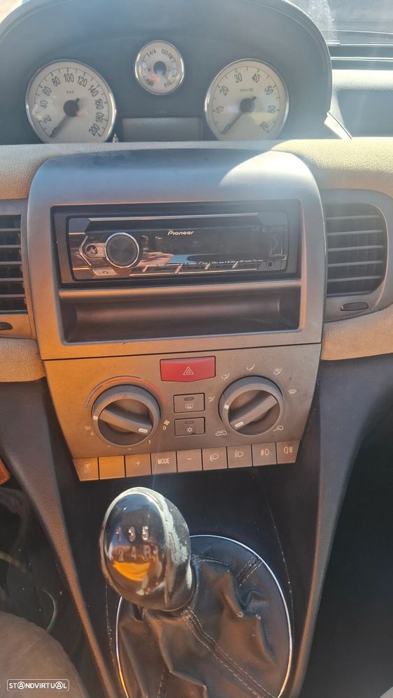 Lancia Ypsilon 1.3 M-jet Argento 5 - 7