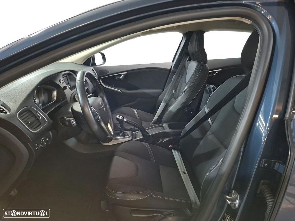 Volvo V40 2.0 D3 Momentum - 5